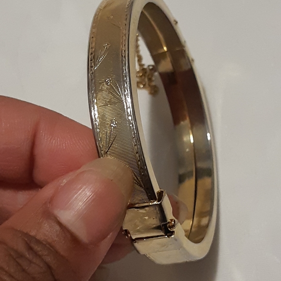 Vintage Clamp Bracelet With Safety Chain Lock, Gold Tone Megerments are in photo - Picture 5 of 9